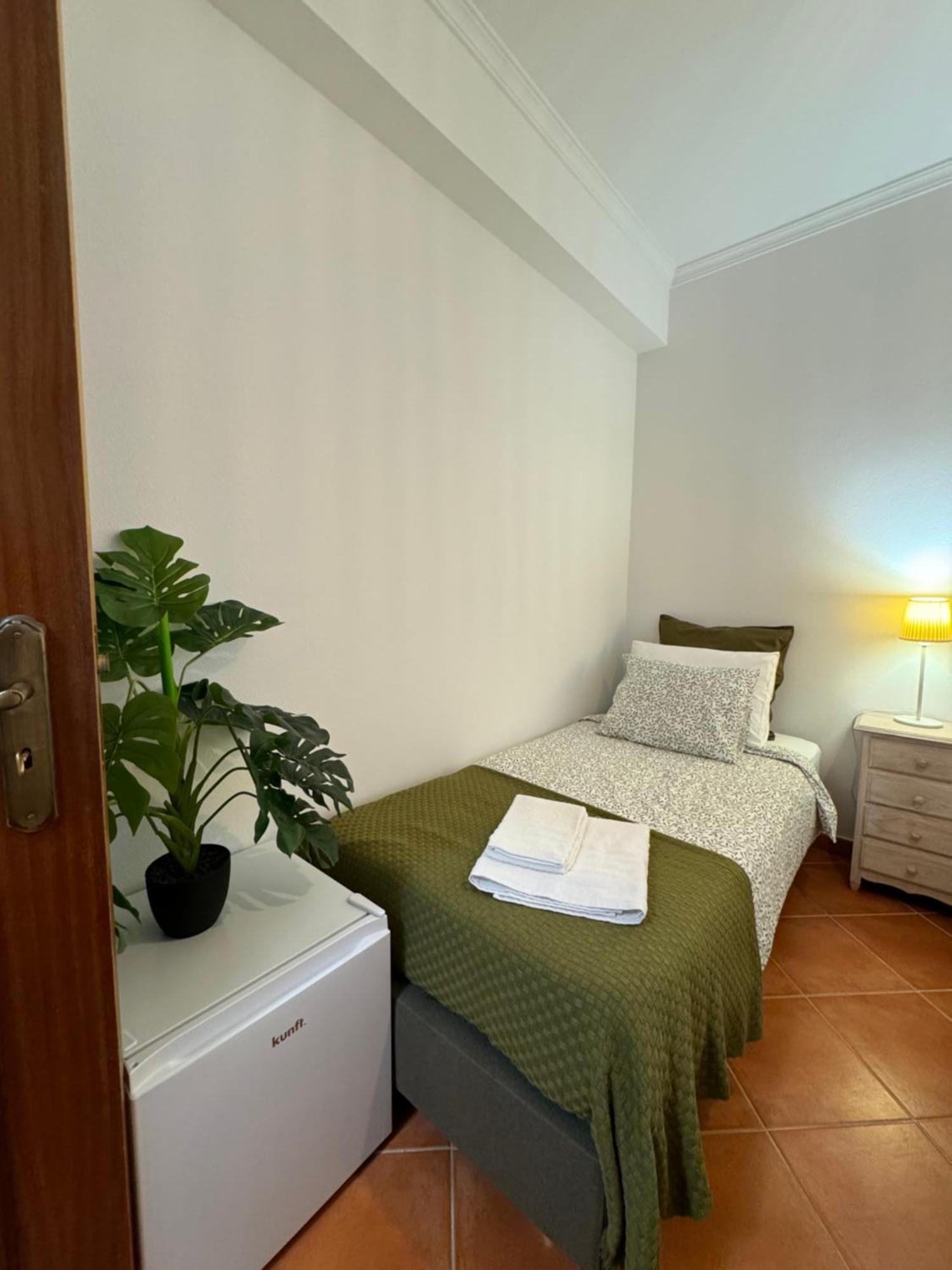 Quarto Duplo Com Terraco E Casa De Banho Privativa - Em Casa De Praia Em Almograve - Trilho Dos Pescadores 外观 照片