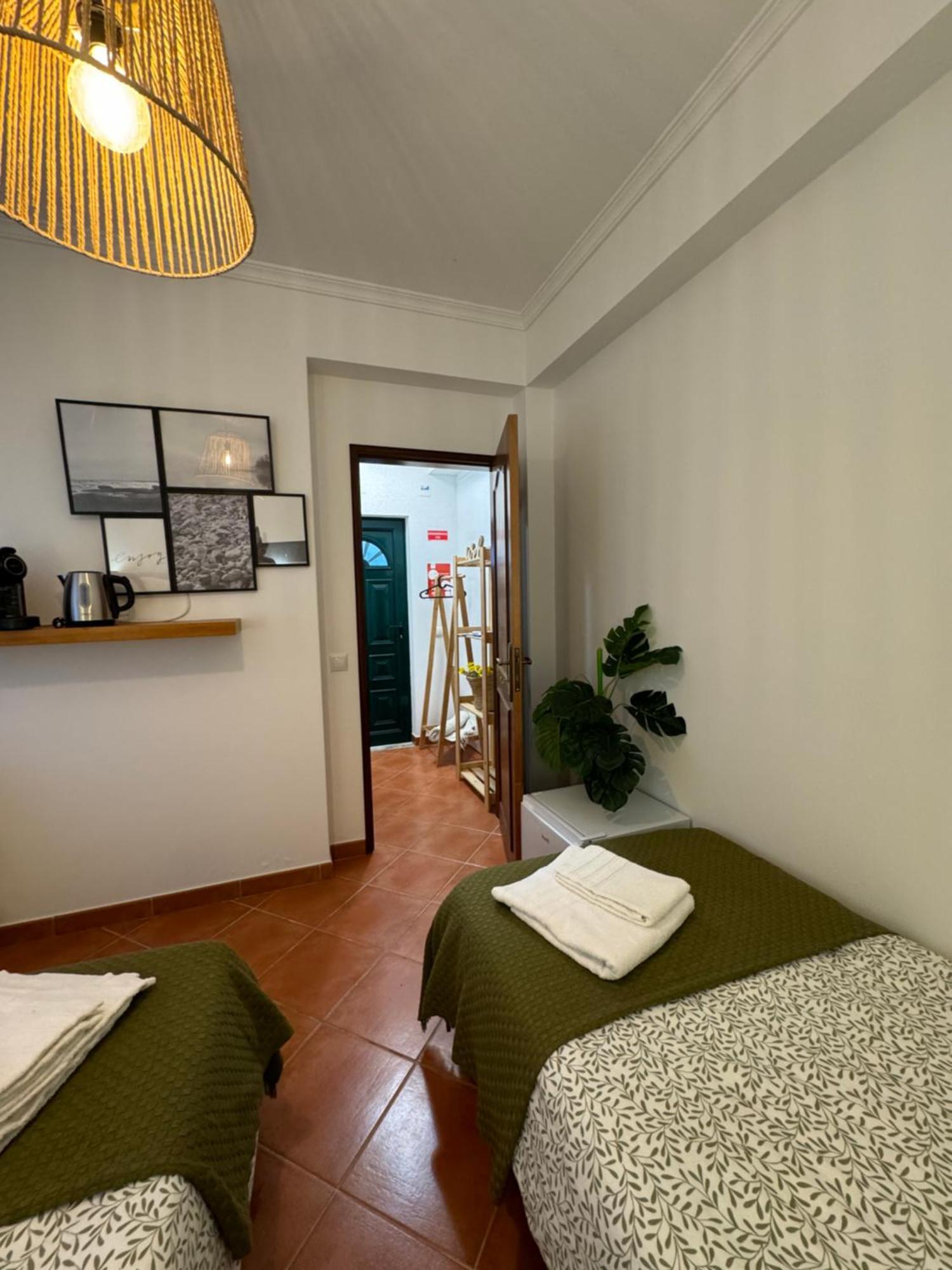 Quarto Duplo Com Terraco E Casa De Banho Privativa - Em Casa De Praia Em Almograve - Trilho Dos Pescadores 外观 照片